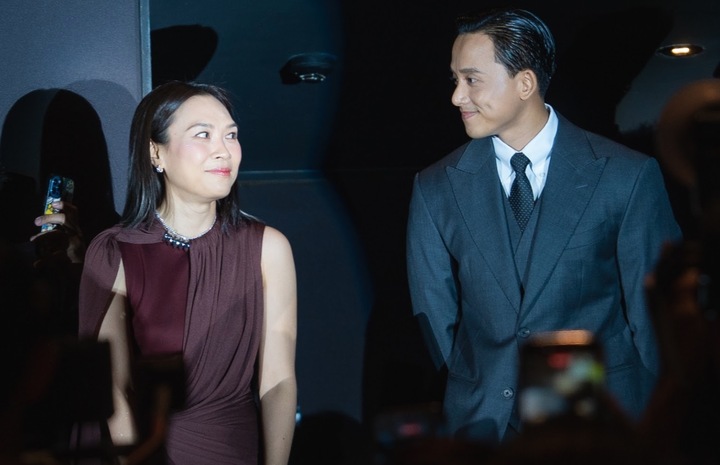 Gọi Mỹ Tâm bằng tên thân mật "cô Út", anh cho biết ca sĩ thường có mặt ở phim trường để lo cho từng diễn viên, thành viên ê-kíp. "Khi Mỹ Tâm ở bên, tôi không còn phải lo nhiều mỗi khi sự cố xảy ra. Cô ấy đưa ra giải pháp trong vòng 'một nốt nhạc', từ đó tôi thấy nhẹ nhàng hơn, tiếp tục công việc", anh nói.