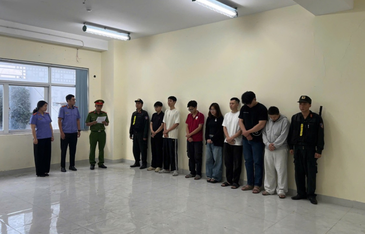 Các đối tượng trong đường dây buôn bán thuốc lá điện tử.