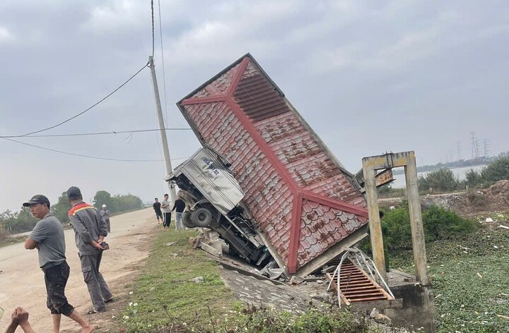 Hiện trường vụ tai nạn khiến 2 người thương vong. (Ảnh: Người dân cung cấp)