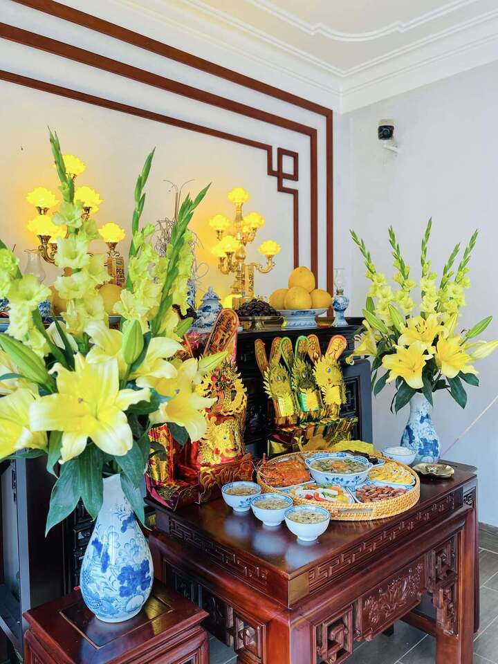 Gia chủ có thể cúng vào thời điểm phù hợp nhất với điều kiện sinh hoạt của gia đình. (Ảnh: Nguyễn Hồng Thúy)