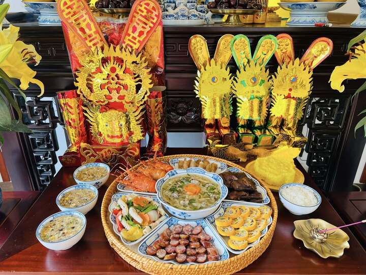 Cúng ông Công ông Táo là nghi lễ truyền thống trước Tết Nguyên đán. (Ảnh: Nguyễn Hồng Thúy)