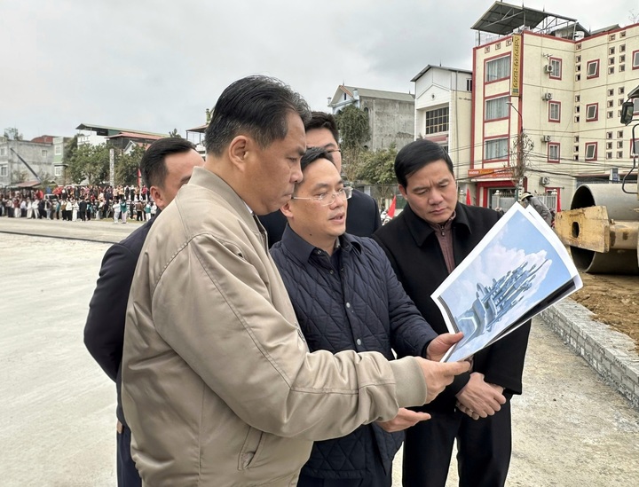 Bí thư Tỉnh ủy Phan Thăng An cho ý kiến chỉ đạo về phương án bố trí hạng mục trong khuôn viên dự án Công viên - Sân vận động trung tâm tỉnh.