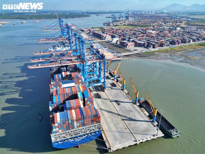 Theo chuyên gia, Việt Nam có 'sức đề kháng' và bản lĩnh để vượt qua các cú sốc bên ngoài. (Ảnh minh họa: Lương Ý)