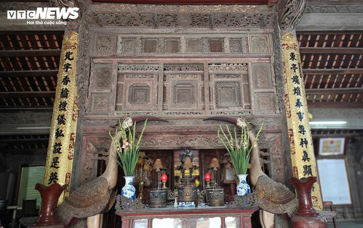 Ngoài kiến trúc, không gian Đại bái đình Đình Bảng với hệ thống kiến trúc chồng rường, chạm khắc tinh xảo, nơi hội tụ các giá trị nghệ thuật đặc sắc còn được bảo tồn gần như nguyên vẹn.