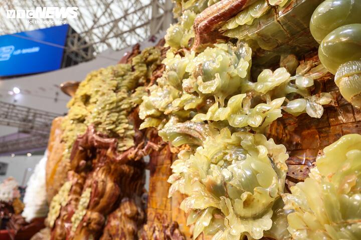 Choáng ngợp loạt siêu phẩm đá quý gần 10 tỷ đồng tại hội chợ Mùa Xuân 2026 - 4