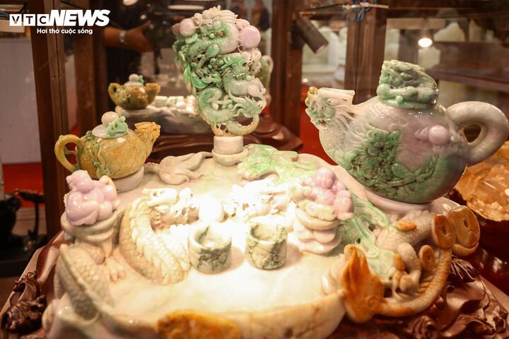 Choáng ngợp loạt siêu phẩm đá quý gần 10 tỷ đồng tại hội chợ Mùa Xuân 2026 - 14