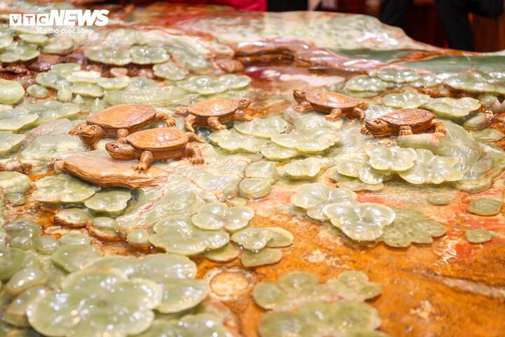 Choáng ngợp loạt siêu phẩm đá quý gần 10 tỷ đồng tại hội chợ Mùa Xuân 2026 - 9