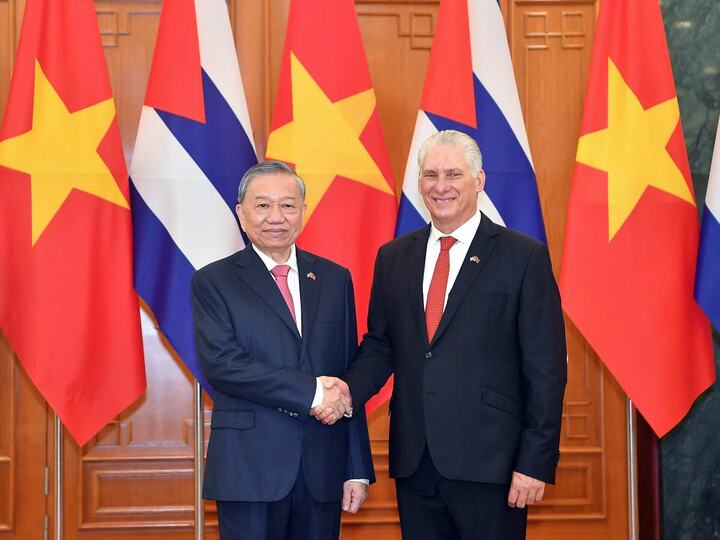 Tổng Bí thư Tô Lâm và Bí thư thứ nhất Ban Chấp hành Trung ương Đảng Cộng sản Cuba, Chủ tịch nước Miguel Díaz-Canel Bermúdez.