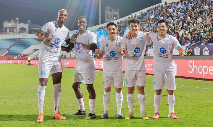 CLB Nam Định nắm lợi thế sau hiệp 1.