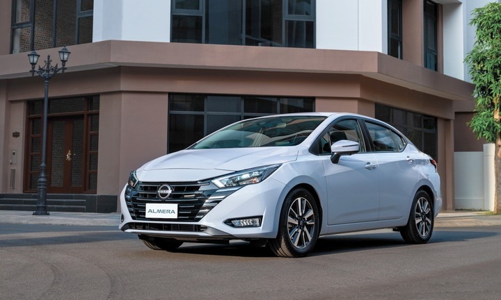 Nissan Almera với ngôn ngữ thiết kế "Emotional Geometry" tạo nên vẻ ngoài nổi bật và hiện đại.