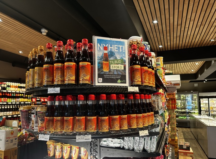 Nước mắm Noumami được bày bán tại các siêu thị tại Thuỵ Điển (Ảnh: Nhân vật cung cấp)