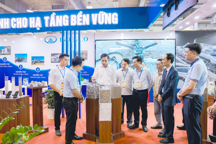 Triển lãm Cát nhân tạo của Tập đoàn Indevco.