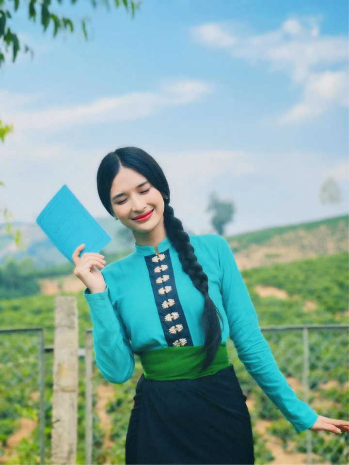 Trước "Đồng hồ đếm ngược", Yến My từng góp mặt trong các bộ phim như "Không thời gian", "Cuộc chiến không giới tuyến", "Gặp em ngày nắng".