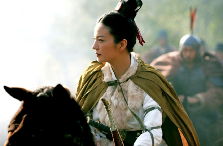 Triệu Vy vào vai Tôn Thượng Hương - em gái Tôn Quyền - trong phim "Đại chiến Xích Bích".