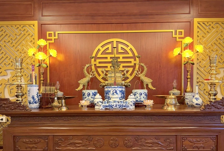 Văn khấn bao sái bàn thờ là phần quan trọng khi lau dọn bàn thờ cuối năm. (Ảnh: Group Trang trí bàn thờ)