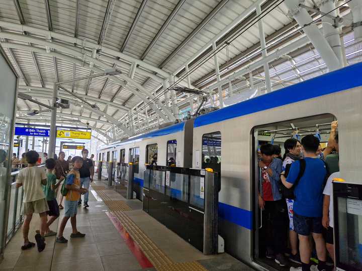 Metro số 1 Bến Thành - Suối Tiên phát huy hiệu quả đặc biệt sau hơn 1 năm vận hành.