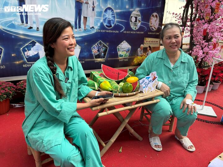 Ngập tràn sắc xuân giữa lòng bệnh viện - 12