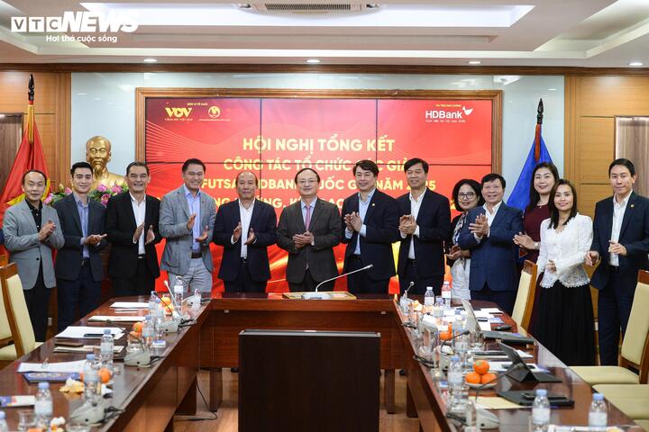 Các đại biểu chụp ảnh lưu niệm tại hội nghị. (Ảnh: Viên Minh)