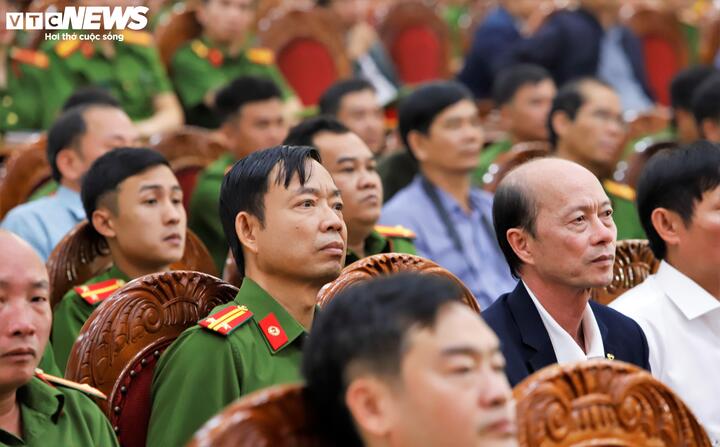 Tại buổi họp báo, những vấn đề dư luận quan tâm liên quan đến vụ án cướp ngân hàng đặc biệt nghiêm trọng xảy ra trên địa bàn được giải đáp