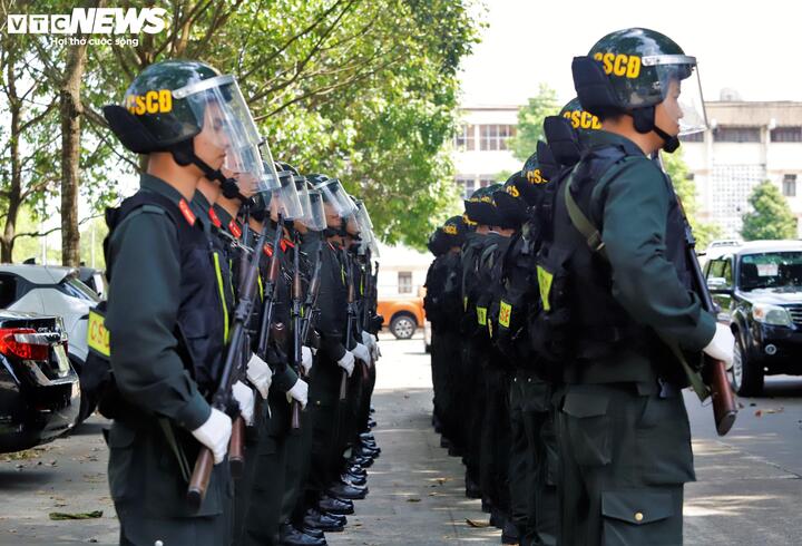 Trước thời điểm buổi họp báo, khu vực hội trường Công an tỉnh Gia Lai được bố trí chặt chẽ, an ninh nghiêm ngặt.