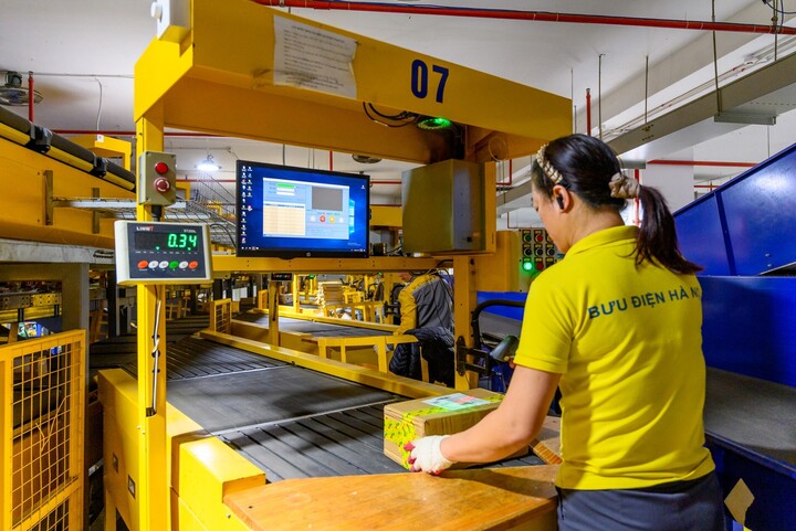 Vietnam Post sử dụng Hệ thống dây chuyền chia chọn tự động ứng dụng công nghệ Cross Belt hiện đại. (Ảnh: Vietnam Post)