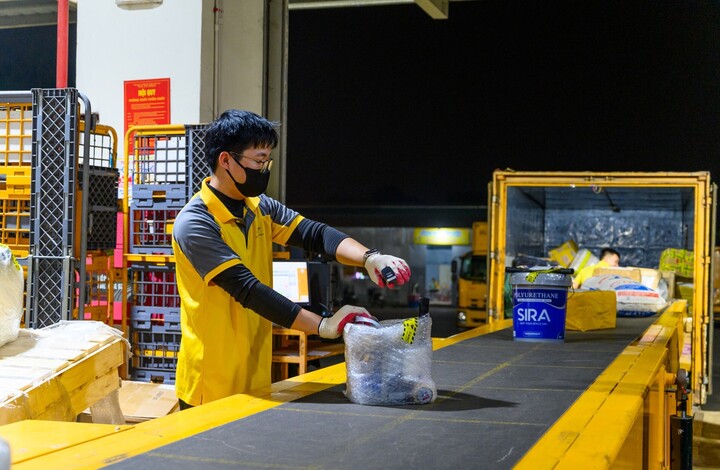 Ngày cao điểm, sản lượng bưu gửi toàn mạng lưới của Vietnam Post lên tới gần 1.000.000 bưu gửi/ngày. (Ảnh: Vietnam Post)