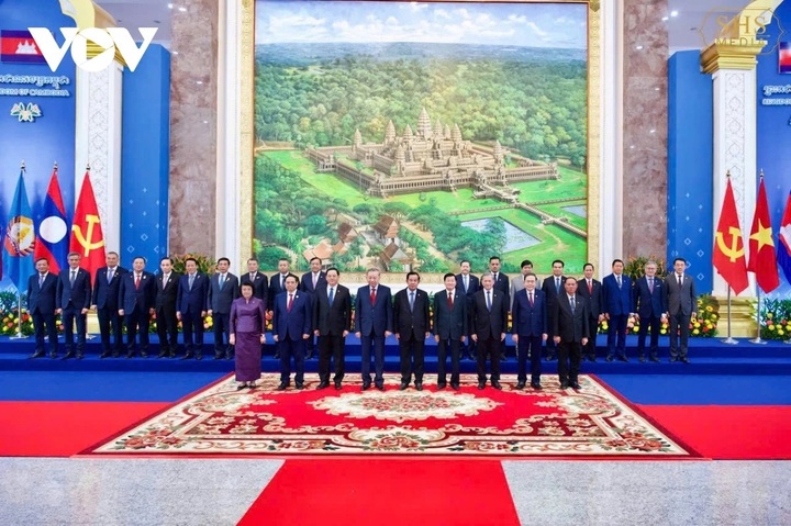 Tổng Bí thư Tô Lâm chụp ảnh chung với các đại biểu