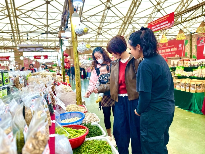 Tỏi cô đơn được khách hàng ở Hà Nội rất ưa chuộng.