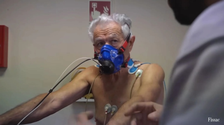 Kết quả kiểm tra cho thấy chỉ số VO₂ max và các chỉ số sinh trắc học khác của López García tương đương với nam giới ở độ tuổi 20 và 30. (Ảnh: FISSAC/Youtube)