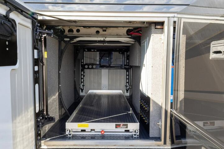 Khám phá nhà di động Loki Prevost sang trọng, giá 54 tỷ đồng - 12