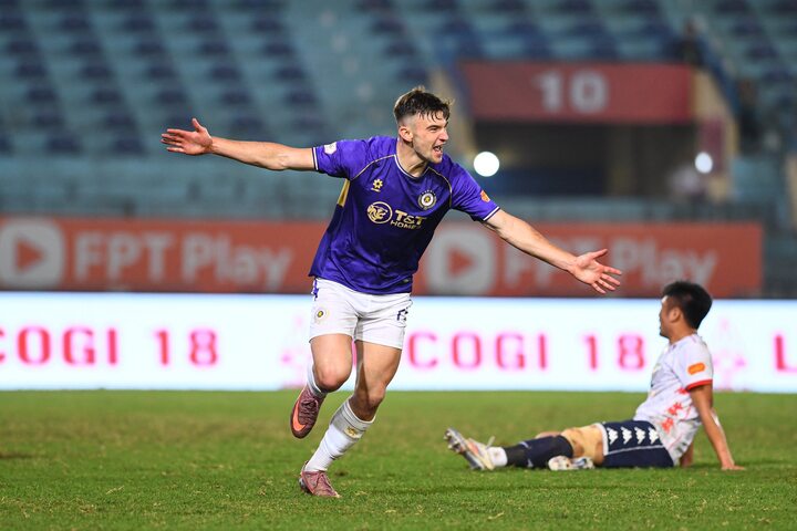 Tân binh Fisher ghi bàn giúp Hà Nội giành 3 điểm.