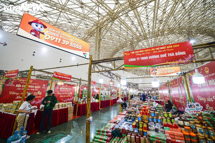 Nhiều sản phẩm ocop được các doanh nghiệp mang tới Hội chợ mùa Xuân lần thứ nhất năm 2026. (Ảnh: Viên Minh)