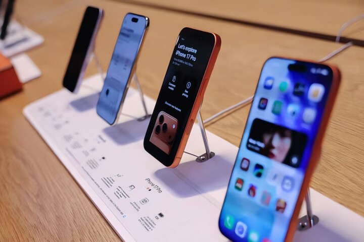 iPhone 17 trưng bày tại Apple Store New York, Mỹ. (Nguồn: Reuters)