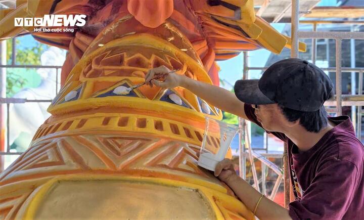 Những năm qua, cụm linh vật tại tỉnh Bình Định cũ (nay là Gia Lai) luôn được người dân và du khách xếp hạng nhất, nhì của cả nước. Trong đó, linh vật chính của Gia Lai vẫn luôn là trọng tâm, được người dân, du khách đón chờ.