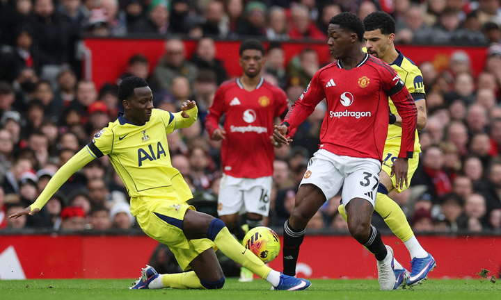 Trận đấu diễn ra ở nhịp độ cao. (Ảnh: Reuters)