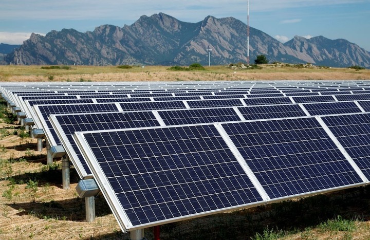Những tấm pin mặt trời tại trung tâm nghiên cứu năng lượng tái tạo ở Mỹ. (Ảnh: Reuters)