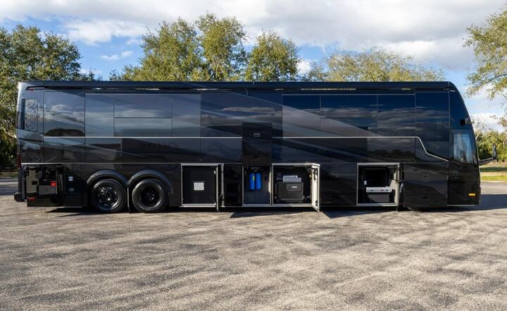 Khám phá nhà di động Loki Prevost sang trọng, giá 54 tỷ đồng - 3