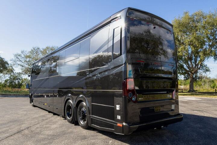 Khám phá nhà di động Loki Prevost sang trọng, giá 54 tỷ đồng - 2