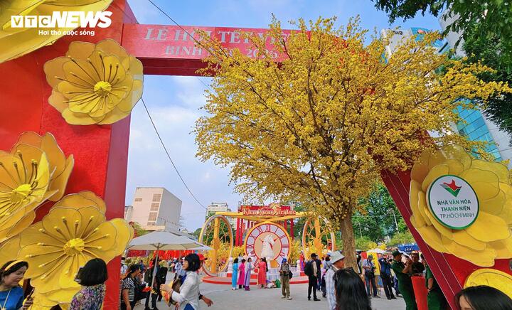 Lễ hội diễn ra từ ngày 1 đến 21/2 (tức 14 tháng Chạp đến mùng 5 Tết), kéo dài xuyên suốt dịp Tết Nguyên đán Bính Ngọ 2026. Trong thời gian này, nhiều hoạt động văn hóa, nghệ thuật, ẩm thực được tổ chức, đáp ứng nhu cầu tham quan, vui chơi của người dân.