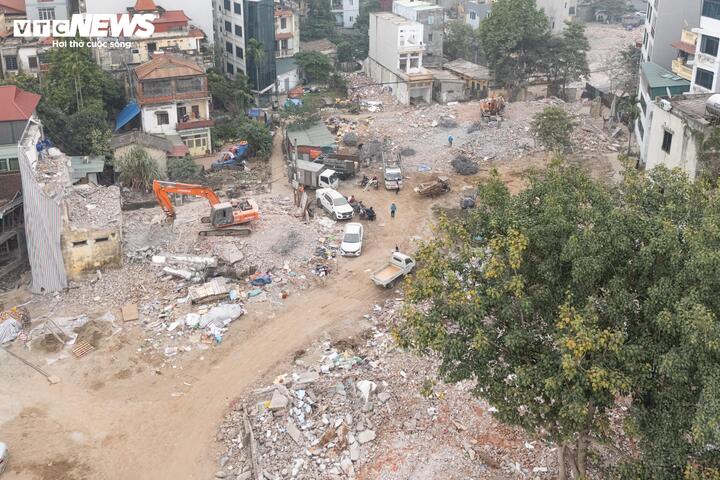 Trước đó, ngày 6/2, trong buổi trực tiếp kiểm tra dự án, Bí thư Thành ủy Nguyễn Duy Ngọc yêu cầu phường Cầu Giấy tiếp tục đẩy nhanh, hoàn thành công tác giải phóng mặt bằng theo kế hoạch. Bí thư Thành ủy nhấn mạnh cần lựa chọn nhà thầu đủ năng lực, tổ chức thi công bảo đảm chất lượng, đúng tiến độ đề ra.