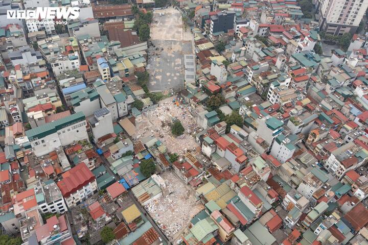 Trong thời gian công khai các phương án, chính quyền địa phương tiếp tục tổ chức đối thoại trực tiếp với người dân để ghi nhận ý kiến, nguyện vọng, đồng thời tổng hợp, báo cáo cấp có thẩm quyền xem xét, giải quyết, bảo đảm thực hiện đúng quy định pháp lu