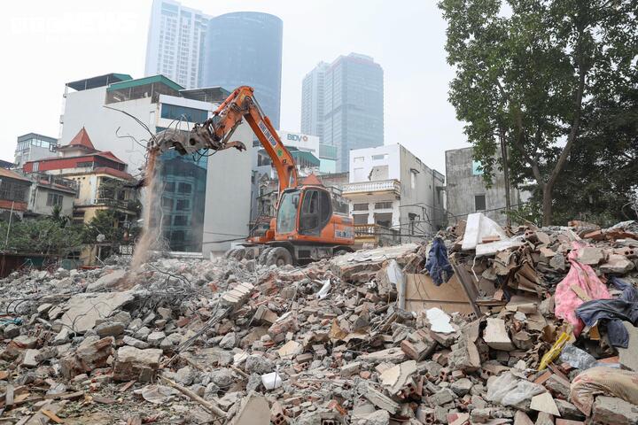 Dự án đường Vành đai 2,5 qua địa bàn phường Cầu Giấy gồm 2 đoạn tuyến. Trong đó, đoạn từ đường Cầu Giấy đến khu đô thị mới Dịch Vọng đến nay đã cơ bản hoàn thành khoảng 95% khối lượng giải phóng mặt bằng.