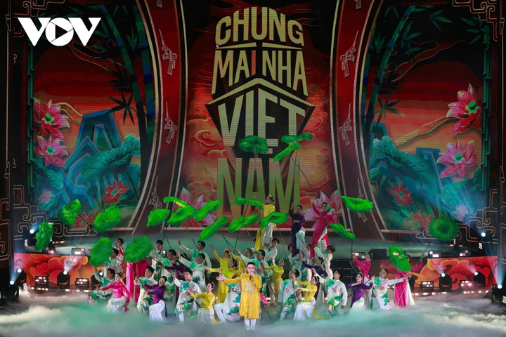 Chương trình nghệ thuật tại chương trình Xuân quê hương.