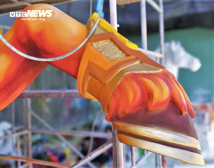 Được biết, linh vật chính của cụm linh vật mừng Xuân Bính Ngọ 2026 mang hình tượng Thánh Gióng - Đất võ - Đại ngàn, dũng mãnh, băng xuyên miền biển, đồng bằng đến cao nguyên đại ngàn của tỉnh Gia Lai.