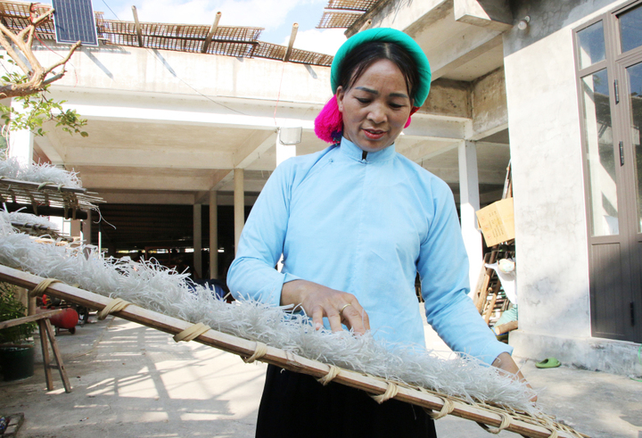 Phụ nữ là lực lượng chính tham gia sản xuất miến dong tại Bình Liêu.