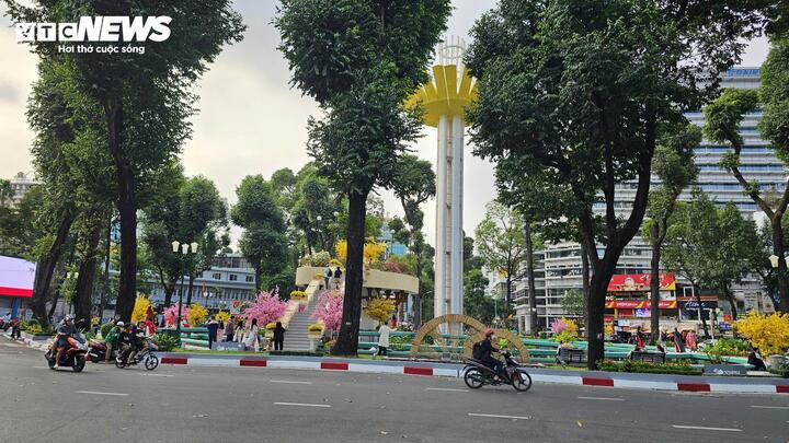 Mưa trái mùa trong những ngày tới có thể ảnh hưởng đến các hoạt động vui chơi ngoài trời tại TP.HCM.