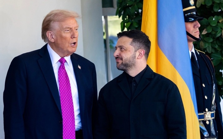 Tổng thống Mỹ Trump (trái) và Tổng thống Ukraine Zelensky. (Ảnh: The New York Times)