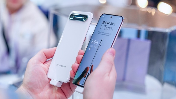 Tecno Spark Slim, yalnızca 5,75 mm kalınlığında ultra ince bir tasarıma sahiptir.