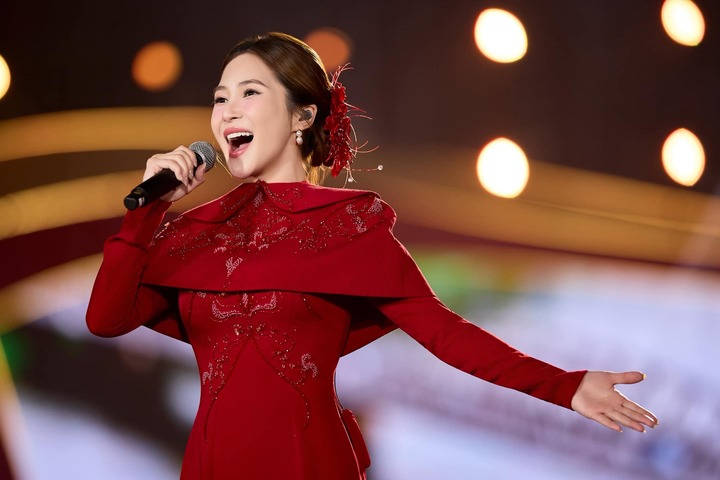 Một Hương Tràm trưởng thành, tĩnh tại và sâu lắng hơn.