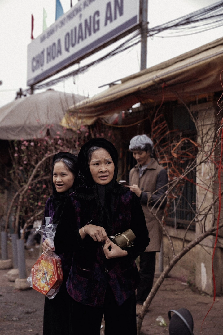 Trước đó, anh và ê-kíp thực hiện liên tục nhiều năm với các concept hoài niệm làng quê, thập niên cũ như Tết thập niên 90, đám cưới thập niên 90…, nhận được sự đón nhận tích cực của nhiều thế hệ khán giả.